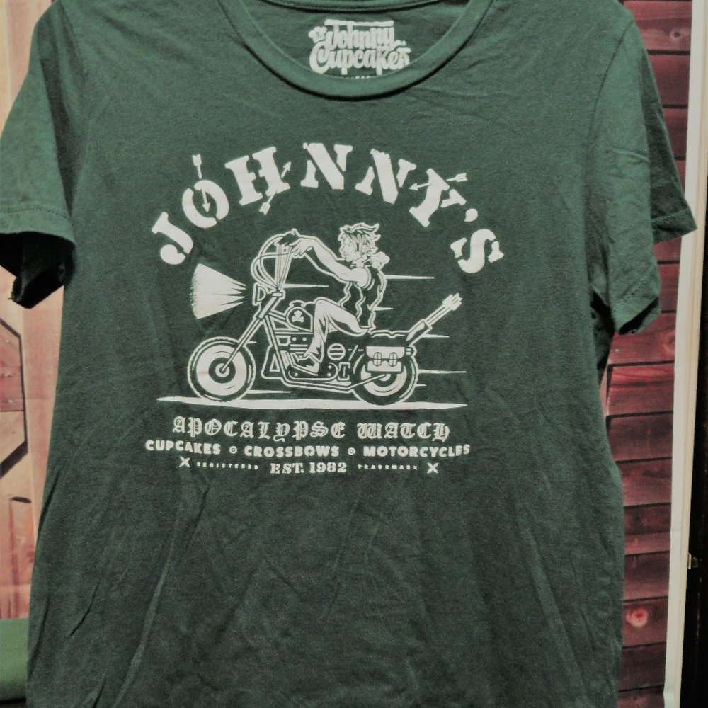 Johnny CupCakes Biker Crossbow Graphic Funky T~Nice~measurements be…